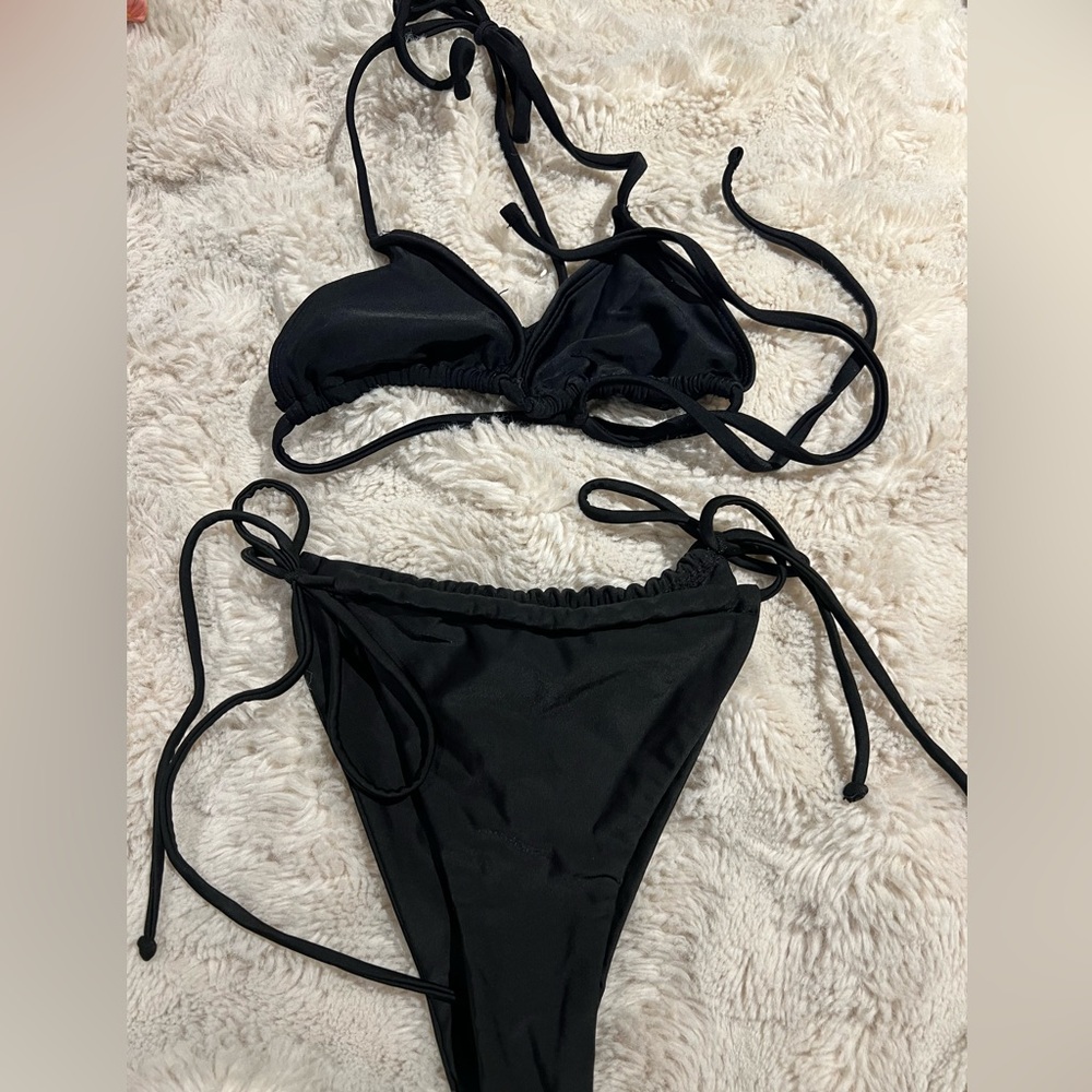 Black string bikini
